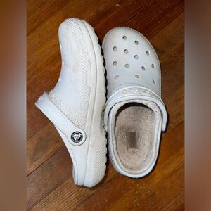 Crocs with inside fur